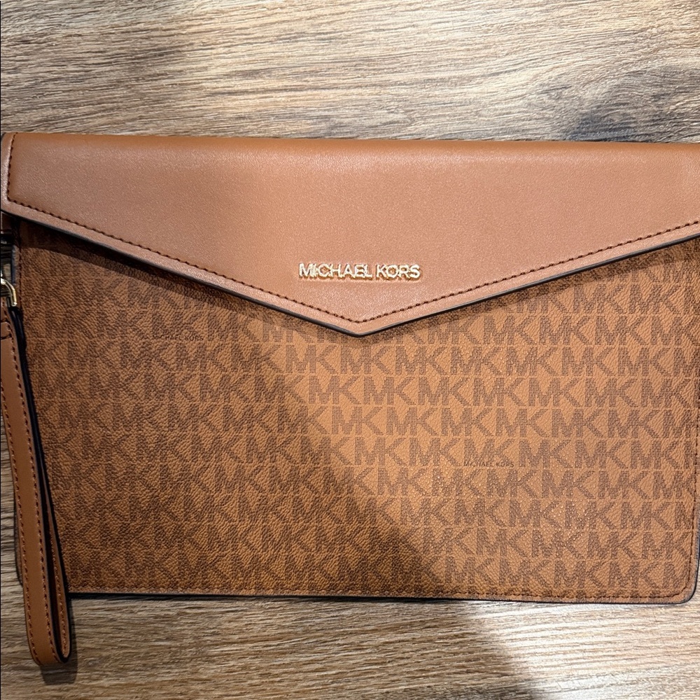 Large Micheal Kors Wristlet